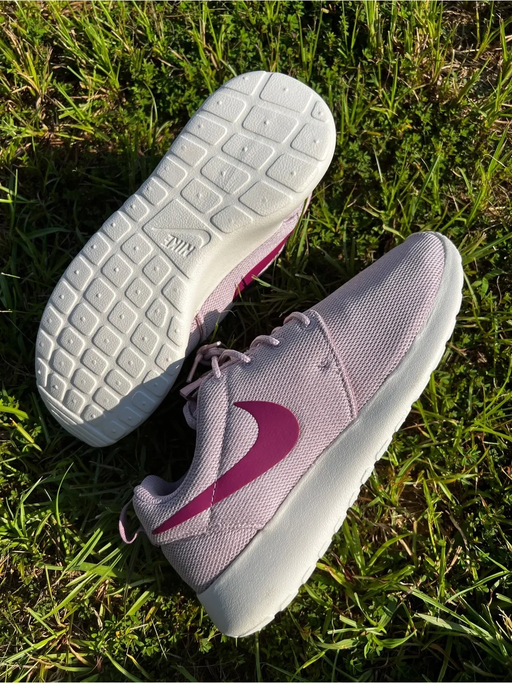 NEW Nike size 8.5 Womens Roshe One Plum Pink shoes